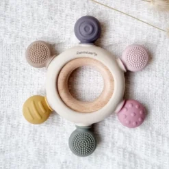 Rammelaartje silikoonist närimislelu puidust rõngaga, roosa